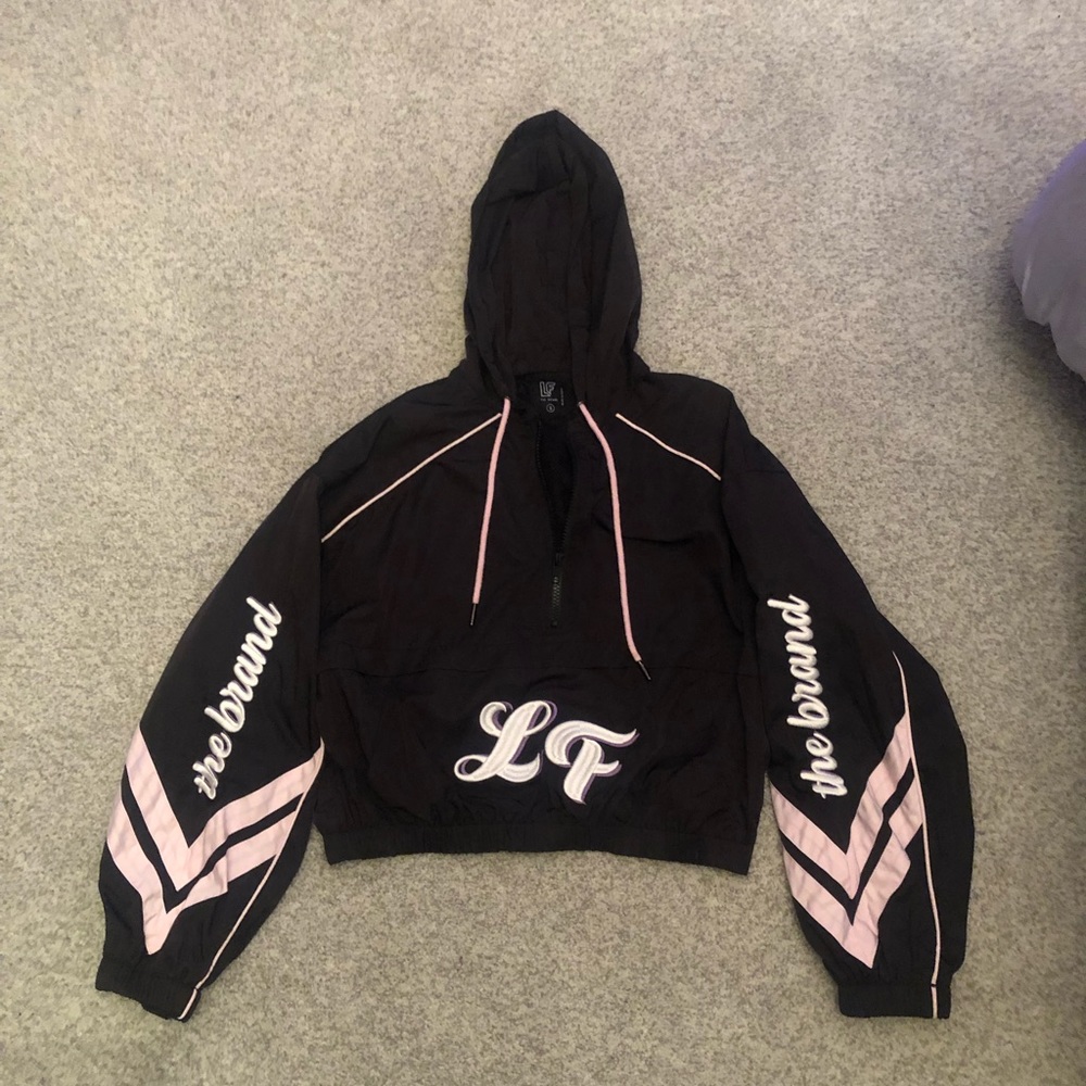 LF crop wind breaker